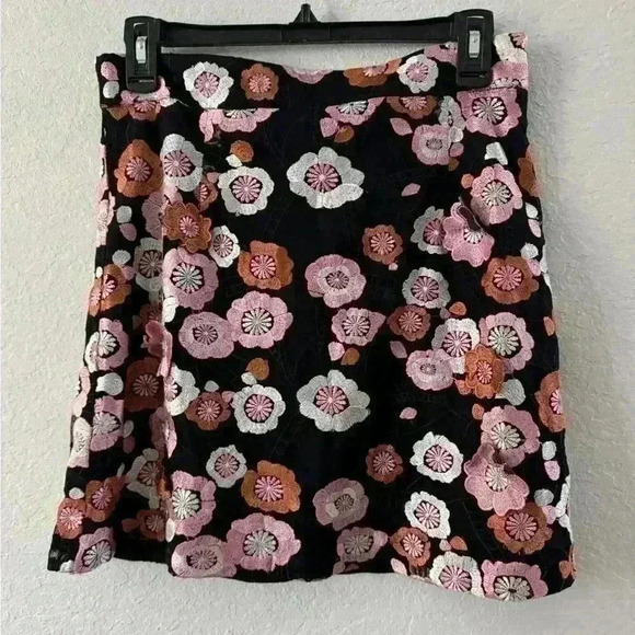 NWT French Connection Astrida Aliyha Floral Lace
Miniskirt Sz 8 in black pink - Picture 4 of 7